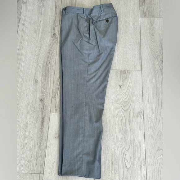 Dkny Gray Men Suit with Notched Lapels, 100% wool, size 42R, pants 34/29